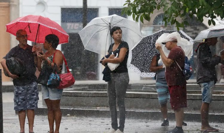 Inmet faz alerta para chuvas intensas em grande parte do país