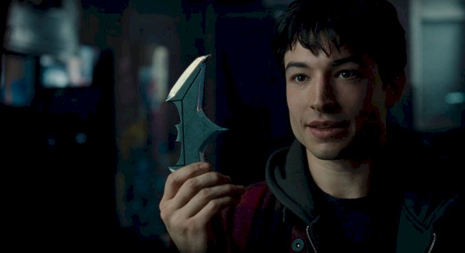 Polícia investiga Ezra Miller, de 'The Flash', por desaparecimento de mãe e três filhos nos EUA