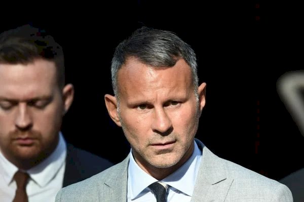 Em julgamento, Giggs é acusado de jogar ex para fora de quarto nua