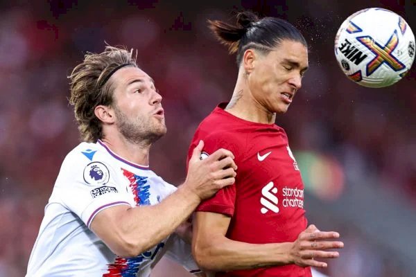 Zagueiro expõe ameaças após expulsão de Darwin Nuñez, do Liverpool