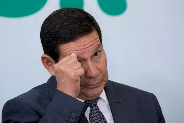 Mourão critica Moraes e fala em “construir maioria” para impeachment