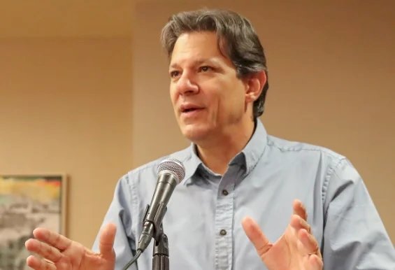 Haddad quer tirar ICMS da carne e da cesta básica se for eleito em SP