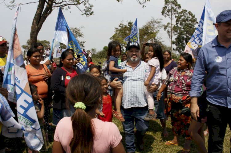 Carlos Bernardo é recepcionado com carinho por indígenas da Aldeia Taquaperi