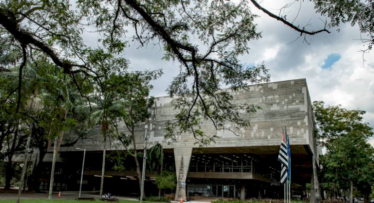 USP é condenada a pagar R$ 500 mil a pais de aluno morto ao carregar armário em elevador