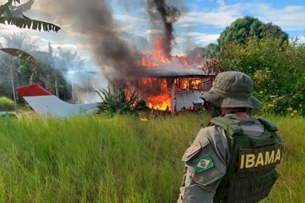 FAB estende prazo para voos de saída com garimpeiros de terra Yanomami