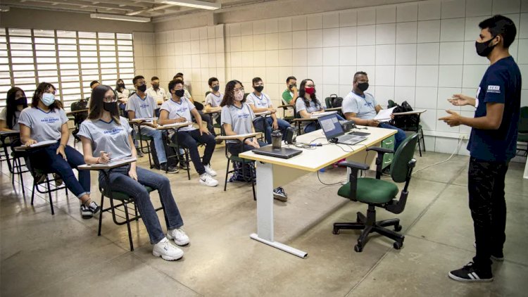 Novo Ensino Médio: ajustar ou revogar? Entenda em 7 pontos o debate que envolve alunos e MEC