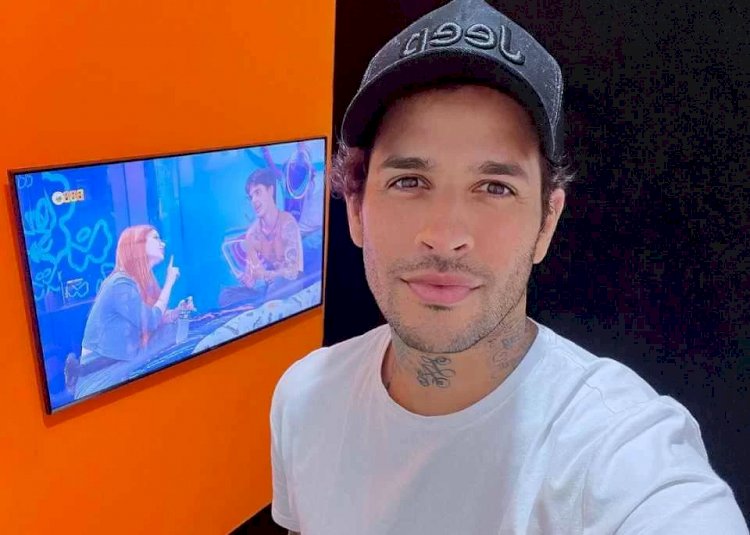 Ex-BBB faz tatuagem para show do Blink e se desespera com cancelamento