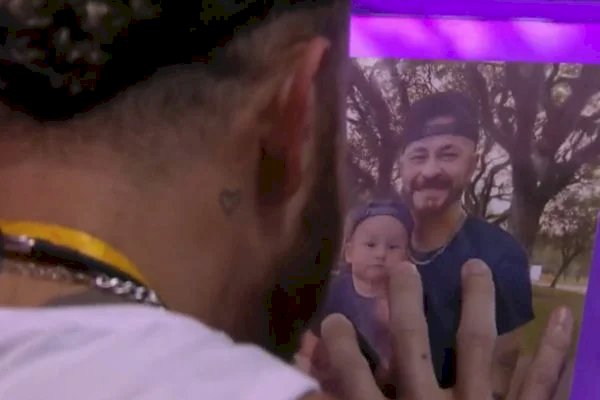 BBB23: líder da semana, Fred se emociona ao ver foto do filho. Assista