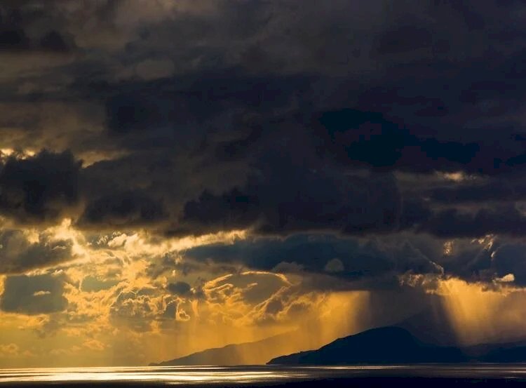 Infiltração marítima espalha nuvens de chuva na costa brasileira