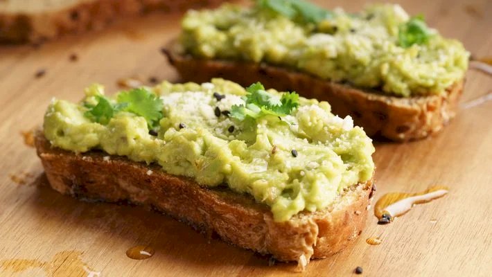 AVOCADO TOAST - BRUSQUETA DE ABACATE