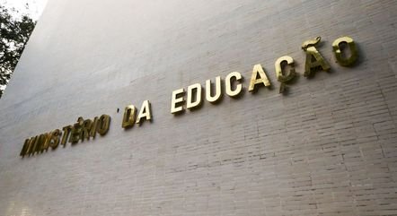 Novo ensino médio: MEC começa hoje a ouvir alunos e professores em pesquisa por WhatsApp