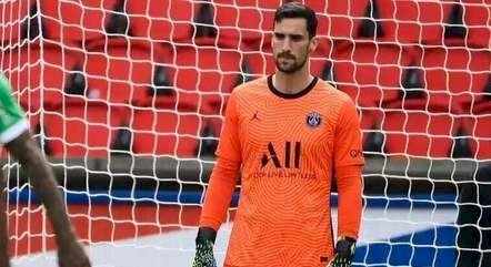 Sergio Rico, goleiro do PSG, sai do coma induzido