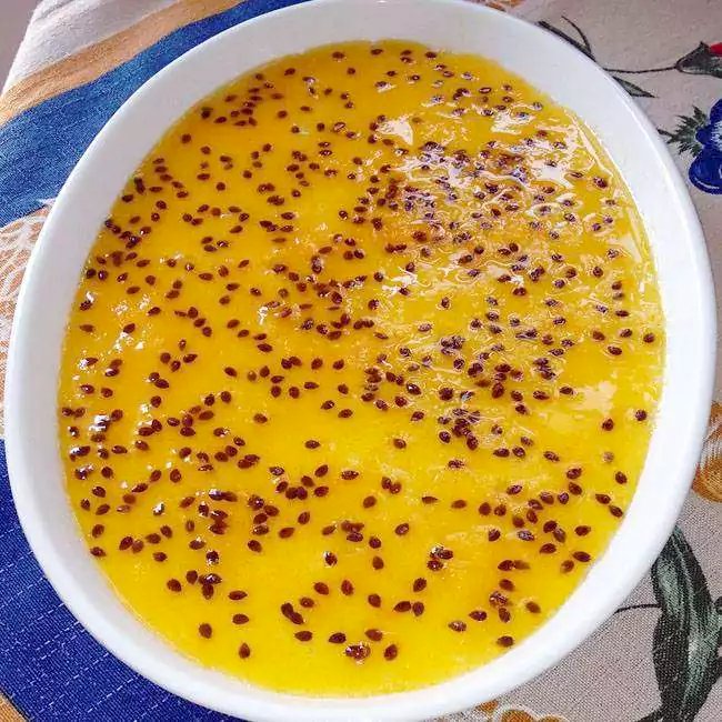 Mousse de Maracujá com a Fruta