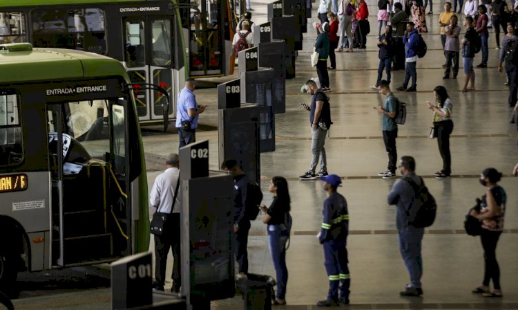 Serviços crescem 0,5% no país em julho