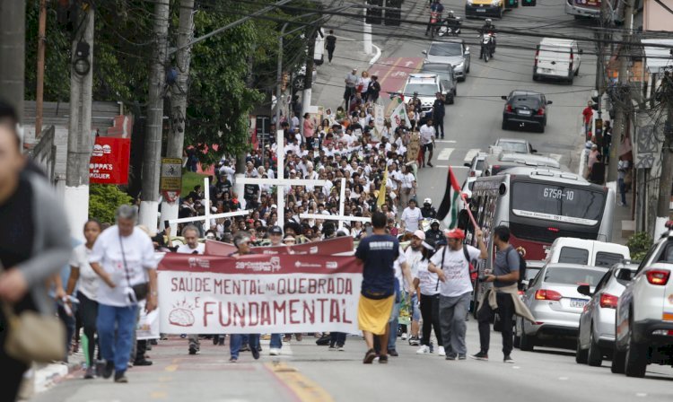 Caminhada em SP pede paz e saúde mental em bairros da periferia