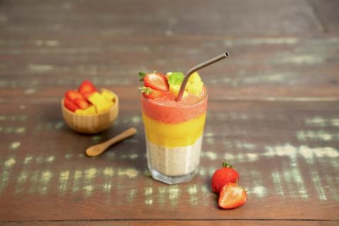 Smoothie Tropical com Banana Morango e Manga