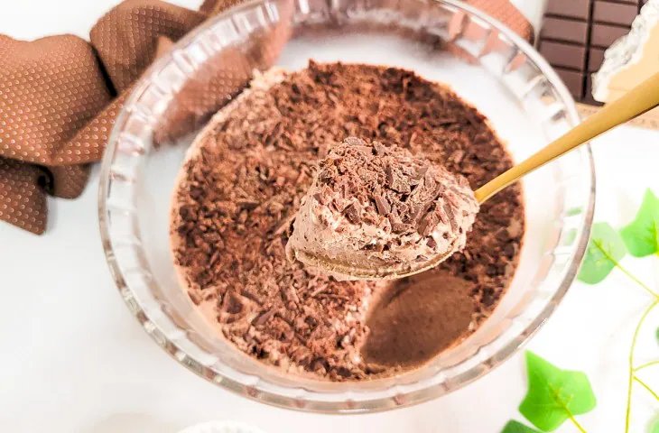 Mousse de chocolate com chantilly