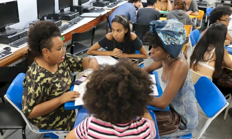 Estudantes da UFRJ poderão fazer cursos gratuitos em empresa chinesa