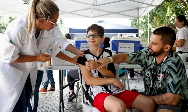 Rio começa a imunizar crianças de 12 anos contra a dengue