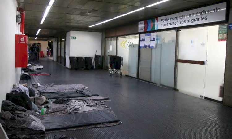 Em pleno Ramadã, afegãos continuam acampados no aeroporto de Guarulhos