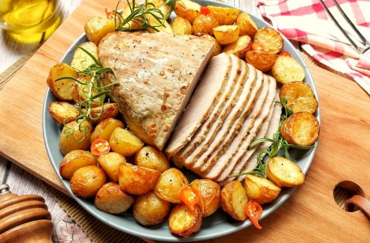 Picanha suína com batatas na airfryer