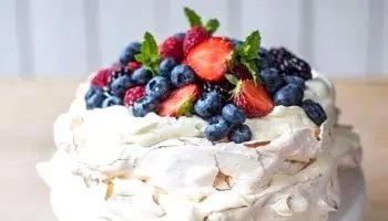 Pavlova com frutas