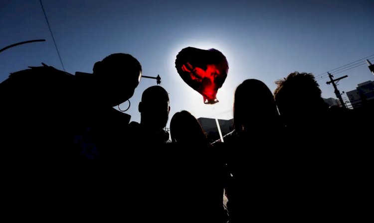 Presas reencontram famílias em saidinha entre sorrisos e lágrimas