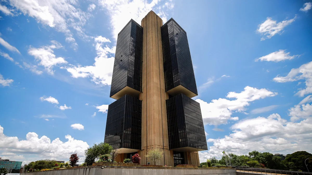 Mercado reduz previsão da Selic para 13,50% ao fim de 2026