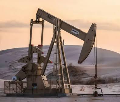 Petróleo acima de US$ 100 acende alerta para combustíveis, inflação e custo do transporte mundial