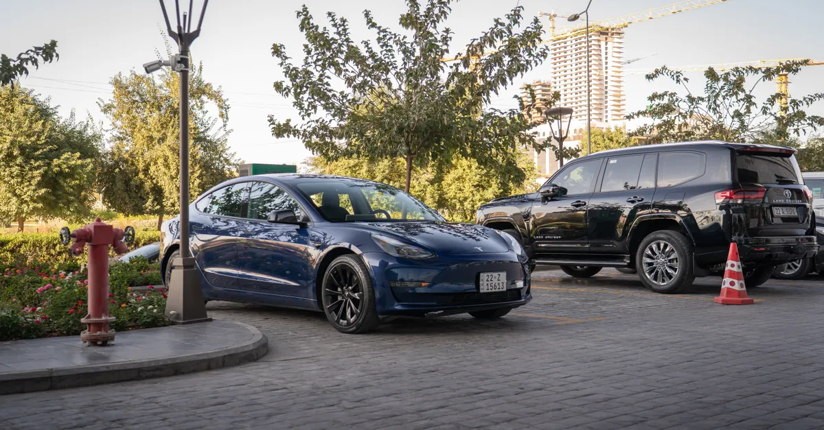 Tesla supera expectativas de entregas no terceiro trimestre e ações avançam